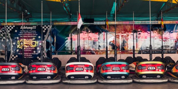 Geprakte Autoscooter Autos