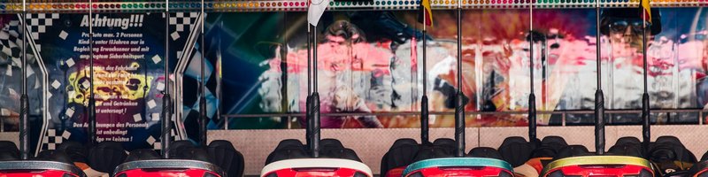 Geprakte Autoscooter Autos