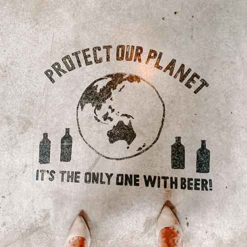 A Grafiti saying "Schützt unseren Planeten"