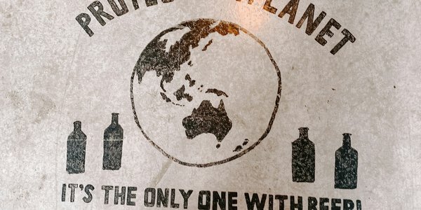 A Grafiti saying "Schützt unseren Planeten"