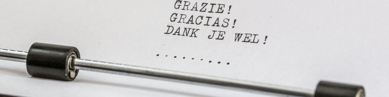 Danke in verschiedenen Sprachen auf einem Schreibmaschinenblatt