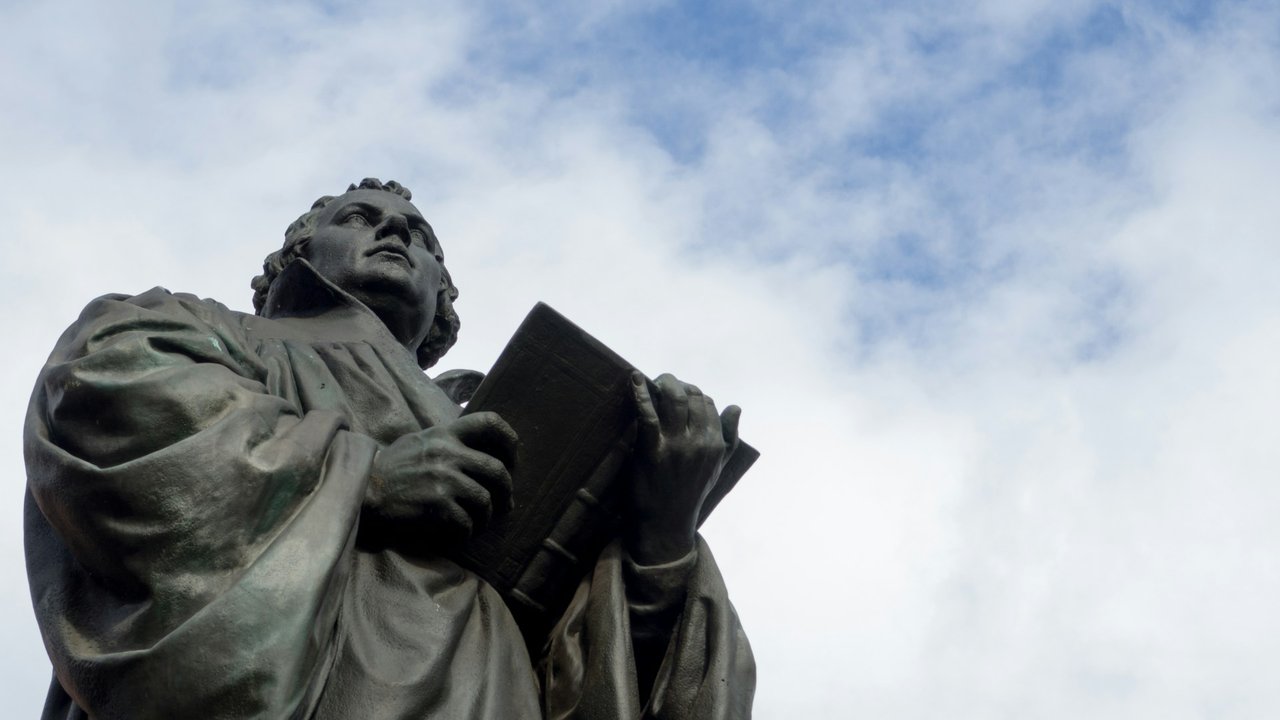 Eine Statue von Lithe